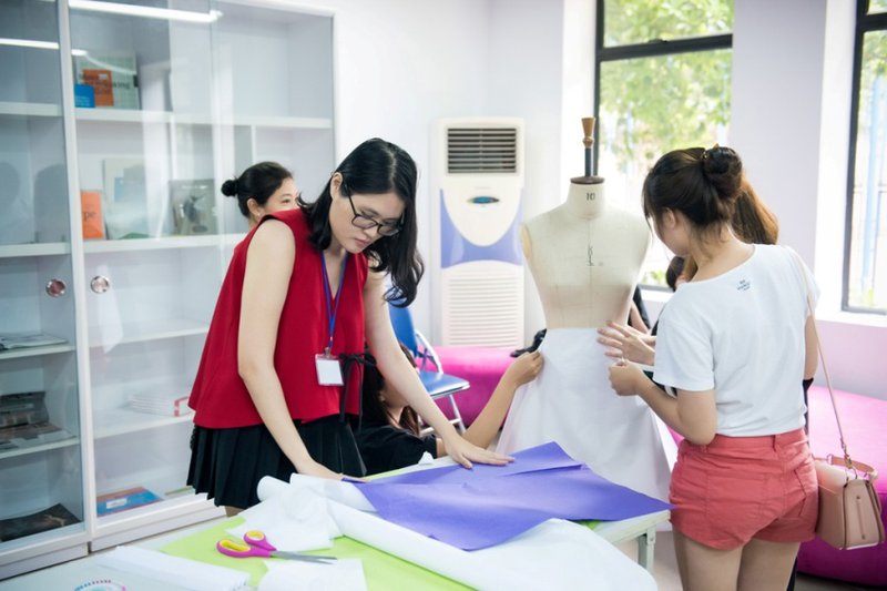 GIỚI TRẺ HÀ THÀNH ĐI KHÁM PHÁ TÀI NĂNG THIẾT KẾ SÁNG TẠO0.8847040813941475