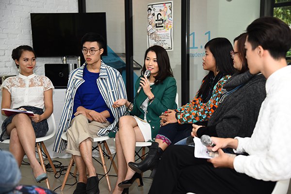 Blogger thời trang Hà thành tụ hội khoe style độc lạ0.6156058597331026
