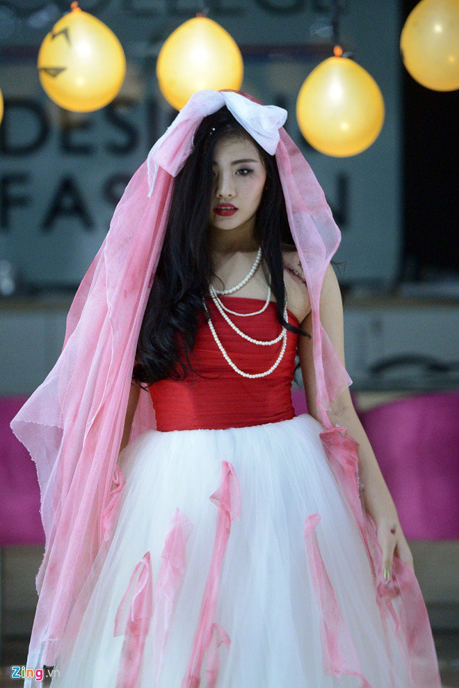 'Ma nữ' xinh đẹp xuất hiện trước đêm Halloween0.5209218835571079