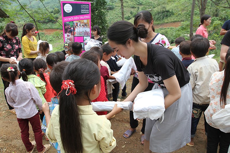 LCDF supports the charity program “New clothes for a new academic year”0.5812662858047576