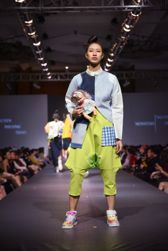 'Giai điệu lạ' của Denim trong những thiết kế thời trang cá tính0.6012024191248735