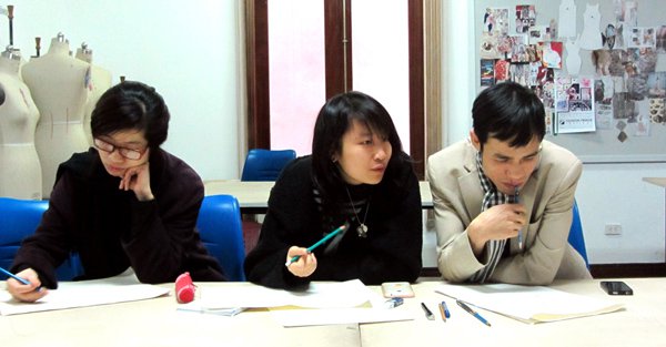 “GRAPHIC DESIGN WITHOUT COMPUTER?” – THE WORKSHOP ATTRACTS PEOPLE LOVING DESIGN0.07336262023484819