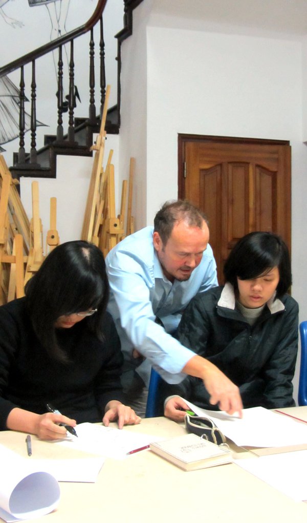 “GRAPHIC DESIGN WITHOUT COMPUTER?” – THE WORKSHOP ATTRACTS PEOPLE LOVING DESIGN0.8006222174283772