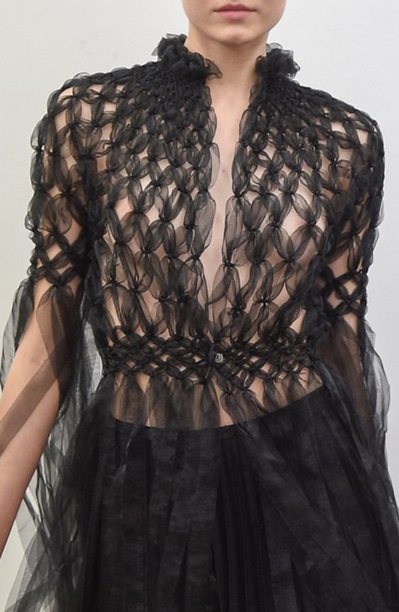 NGHỆ THUẬT SMOCKING TRONG SÁNG TẠO CHẤT LIỆU0.6038415618367127
