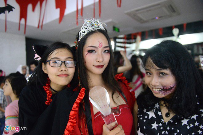 'Ma n&#7919;' xinh &#273;&#7865;p xu&#7845;t hi&#7879;n tr&#432;&#7899;c &#273;&#234;m Halloween0.10326893222001676