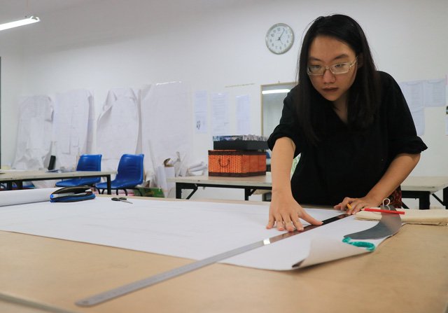 Học thiết kế thời trang vì yêu… môi trường, nữ sinh Amser nhận học bổng trăm triệu đồng0.5743529780971708