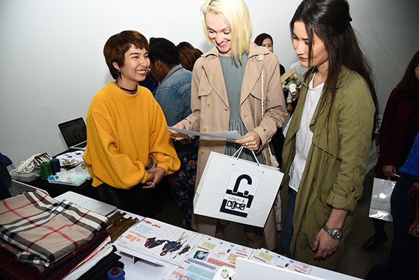 Blogger thời trang Hà thành tụ hội khoe style độc lạ0.046899275623121794