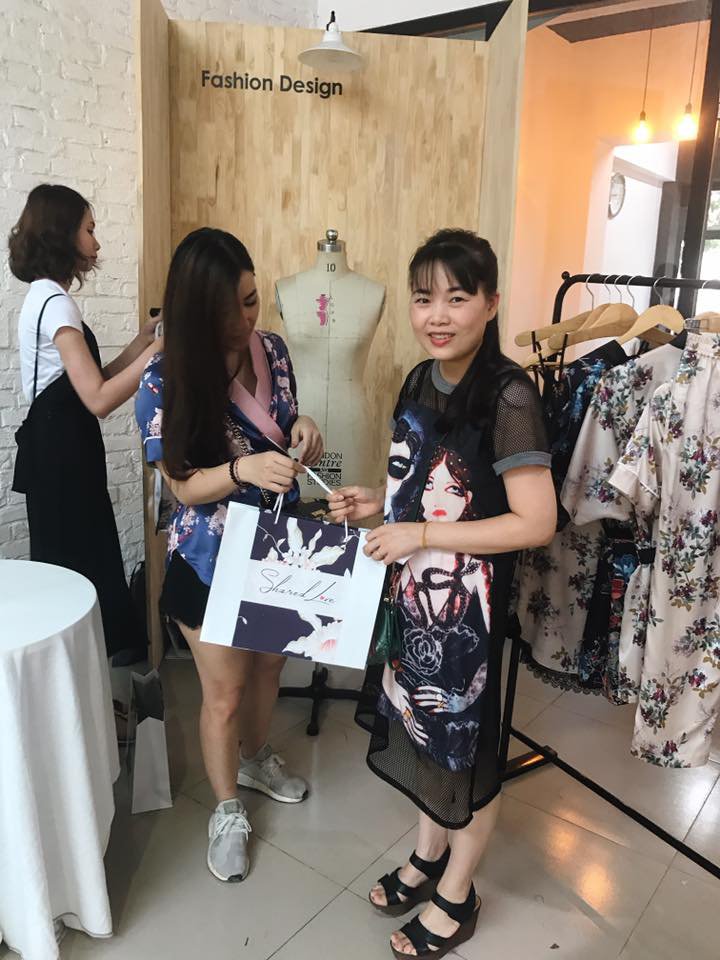 Tri&#7875;n l&#227;m Green Fashion Pop Up Market - n&#417;i th&#259;ng hoa c&#7911;a nh&#7919;ng &#253; t&#432;&#7903;ng th&#7901;i trang b&#7873;n v&#7919;ng0.3654561671315304