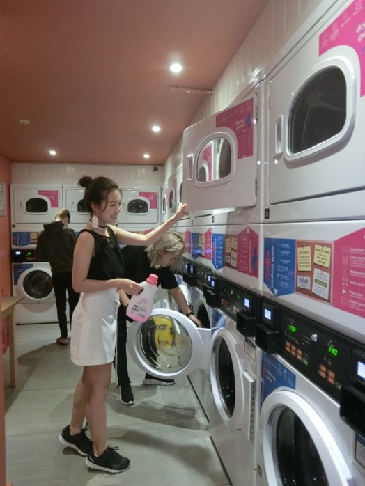 Giao lưu kinh nghiệm thời trang Anh quốc: Mở mang tầm nhìn thực tế với thời trang Việt0.9229747346280367