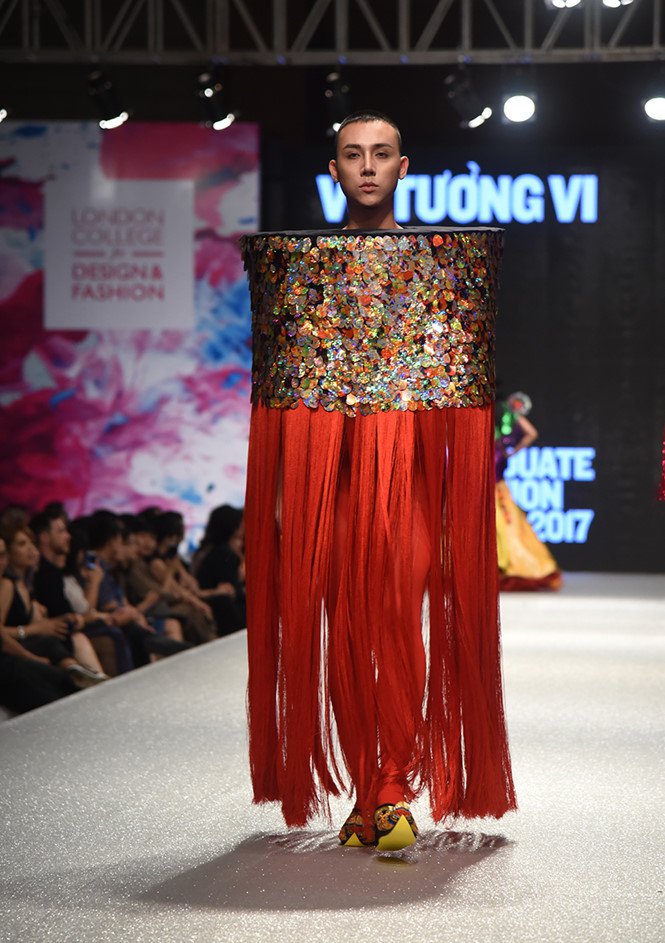 Mãn nhãn thời trang độc, lạ của 21 nhà thiết kế trẻ0.7356088702802335