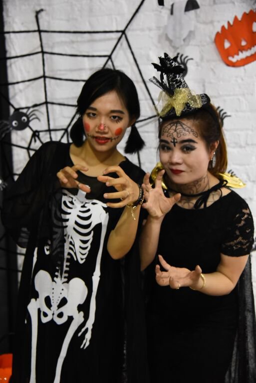 &#8220;R&#7907;n t&#243;c g&#225;y&#8221; v&#7899;i c&#225;c thi&#7871;t k&#7871; th&#7901;i trang &#273;&#234;m Halloween0.46387565837153144