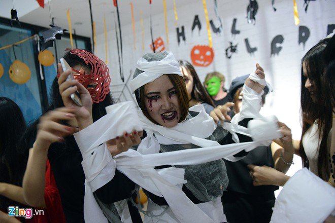 'Ma nữ' xinh đẹp xuất hiện trước đêm Halloween0.7155021879584651