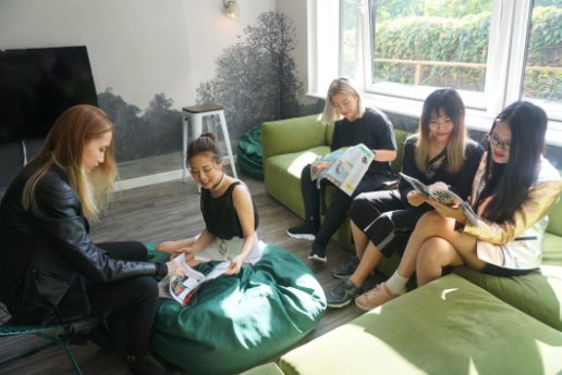 Giao lưu kinh nghiệm thời trang Anh quốc: Mở mang tầm nhìn thực tế với thời trang Việt0.5428913778310412